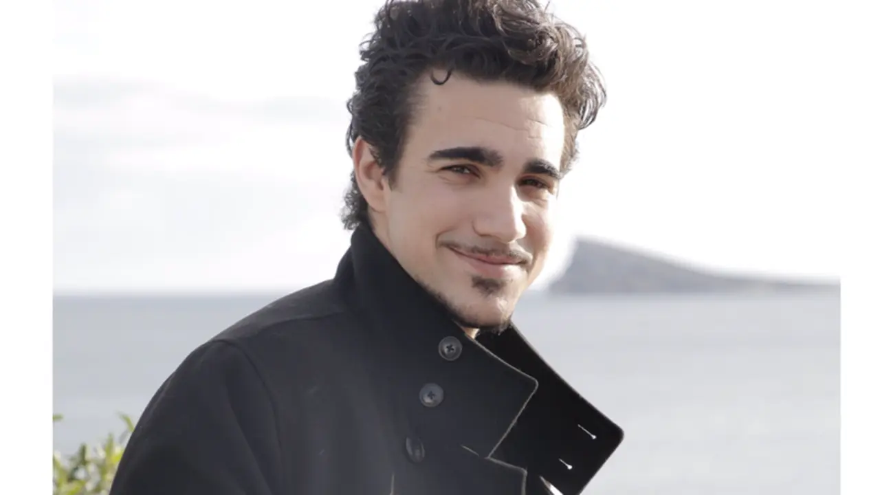 <p> El cantante Gonzalo Hermida, posa en una rueda de prensa sobre los participantes en la Semifinal 2 de Benidorm Fest 2022, a 24 de enero de 2022, en el Mirador del Castillo de Benidorm, Alicante, Comunidad Valenciana (Espa&ntilde;a). - Joaqu&iacute;n Reina - Europa Press </p>