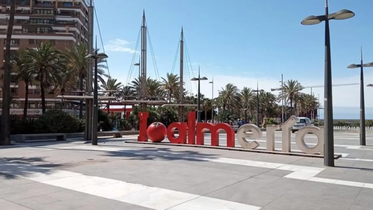 <p> Imagen de Almer&iacute;a capital, municipio con tasa por encima de 2.000 puntos </p>
