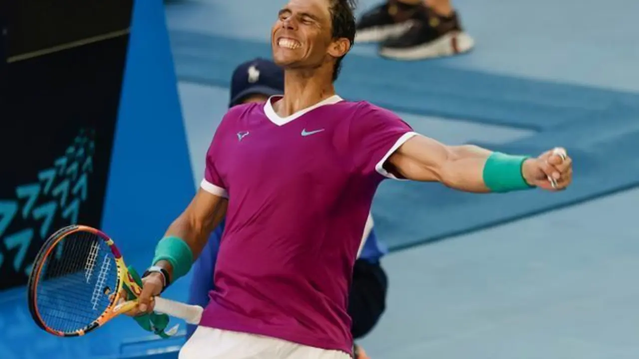 <p> Rafael Nadal celebrando la victoria en la final del Open de Australia </p>