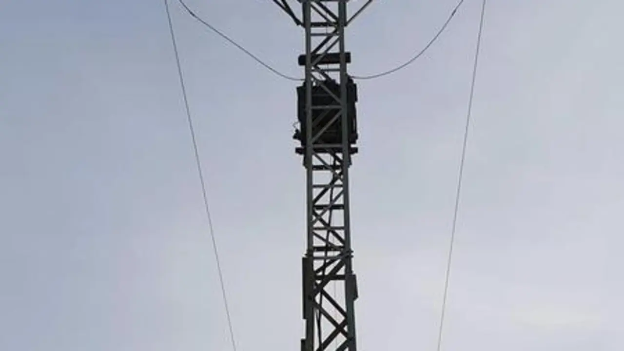 <p> Poste de electricidad - EUROPA PRESS </p>