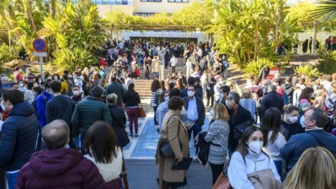 <p> Aspirantes a una plaza de MIR en el Campus de Espinardo </p>