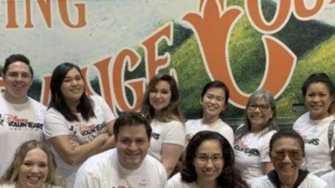 <p> Personal de Disneyland </p>