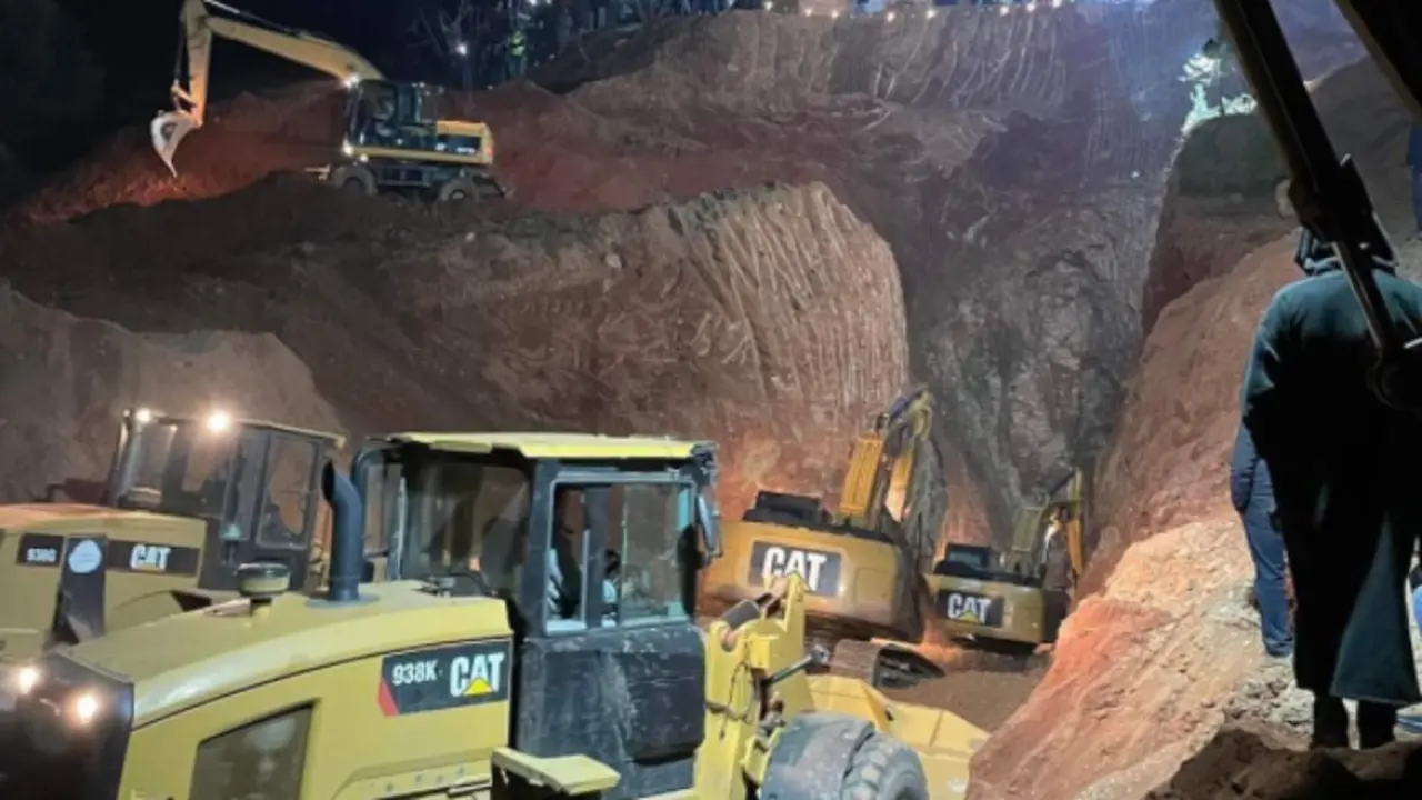 <p> Trabajos de rescate de Rayan, el ni&ntilde;o de cinco a&ntilde;os que se ha ca&iacute;do a un pozo en Marruecos. Fuente: Twitter @ImaneDryef </p>