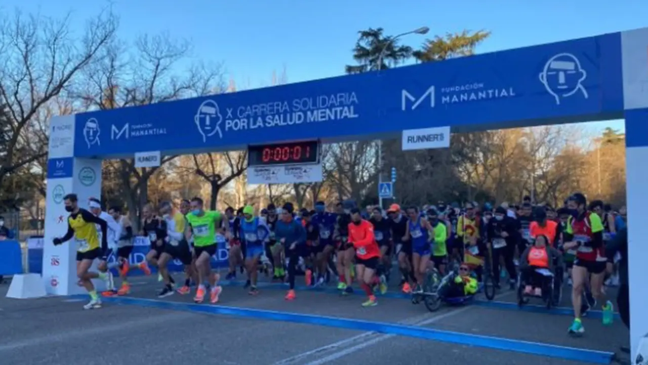 <p> Momento de la salida en la carrera solidaria. - FUNDACI&Oacute;N MANANTIAL </p>