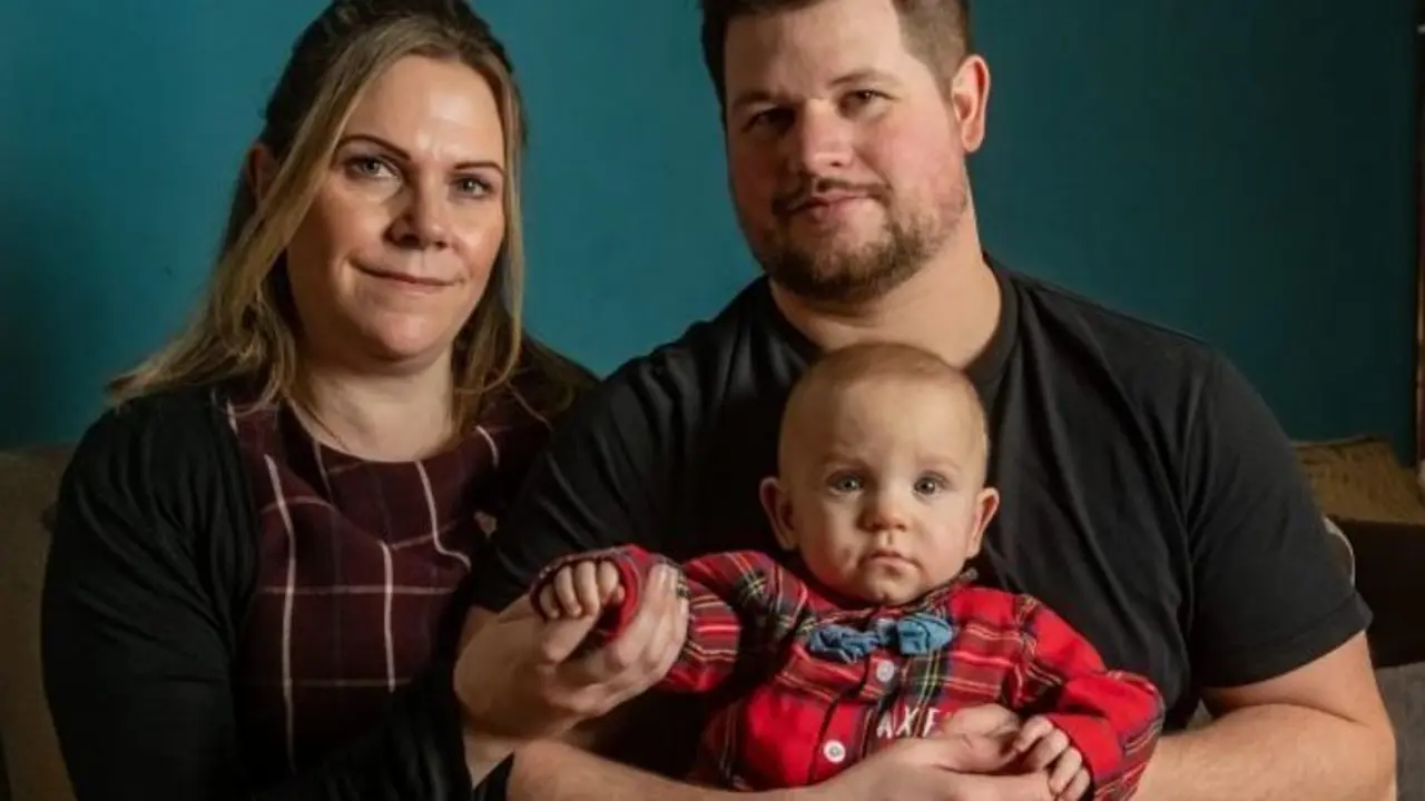 <p> Axel y su familia </p>