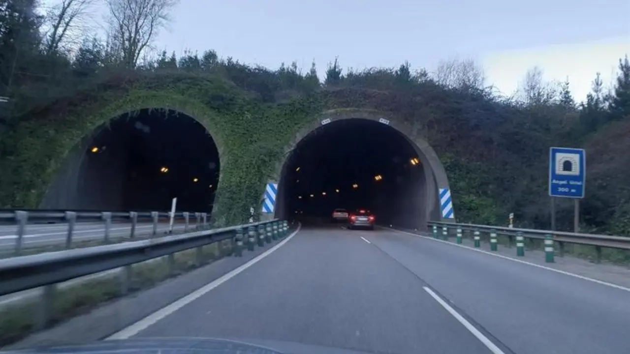 <p> Autopista 'Y'. Carreteras asturianas. </p>