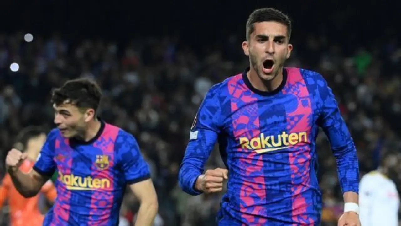 <p> Ferr&aacute;n Torres celebrando el gol del empate del Barcelona </p>