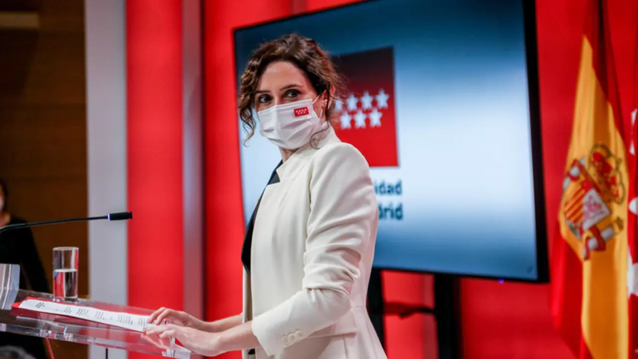 <p> Archivo - La presidenta de la Comunidad de Madrid, Isabel D&iacute;az Ayuso, en una rueda de prensa en la Real Casa de Correos - Ricardo Rubio - Europa Press - Archivo </p>