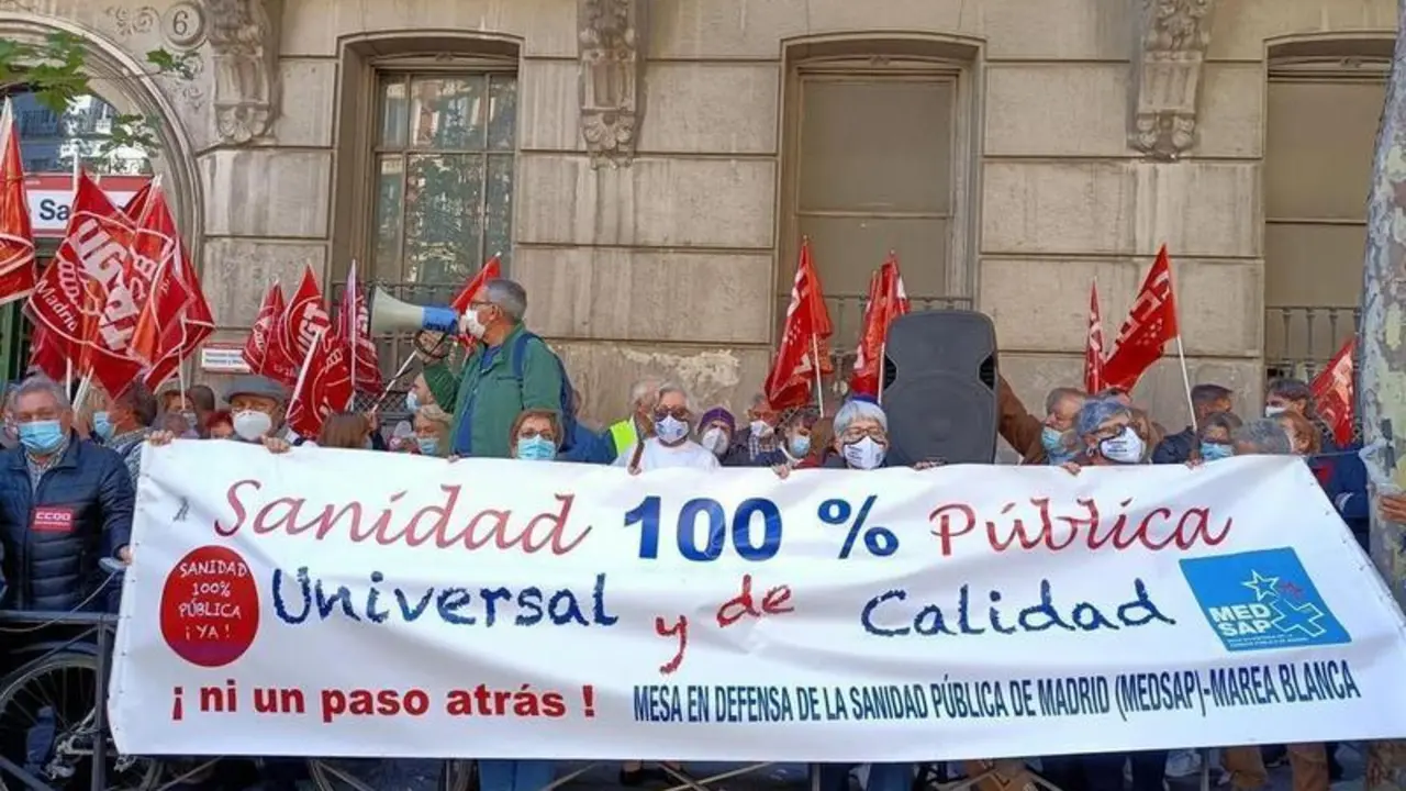 <p> La Marea Blanca protesta por una mejora de la Atenci&oacute;n Primaria </p>
