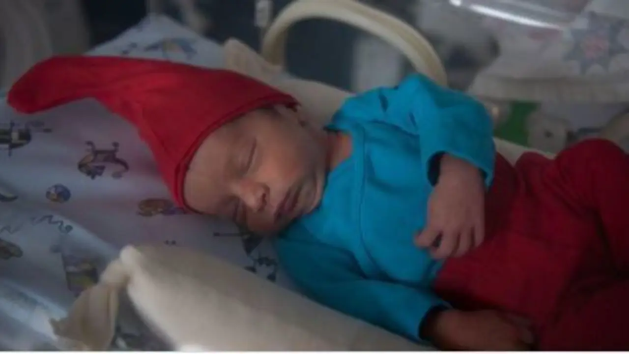 <p> Beb&eacute;s en la UCI de Barcelona, imagen de Twitter </p>