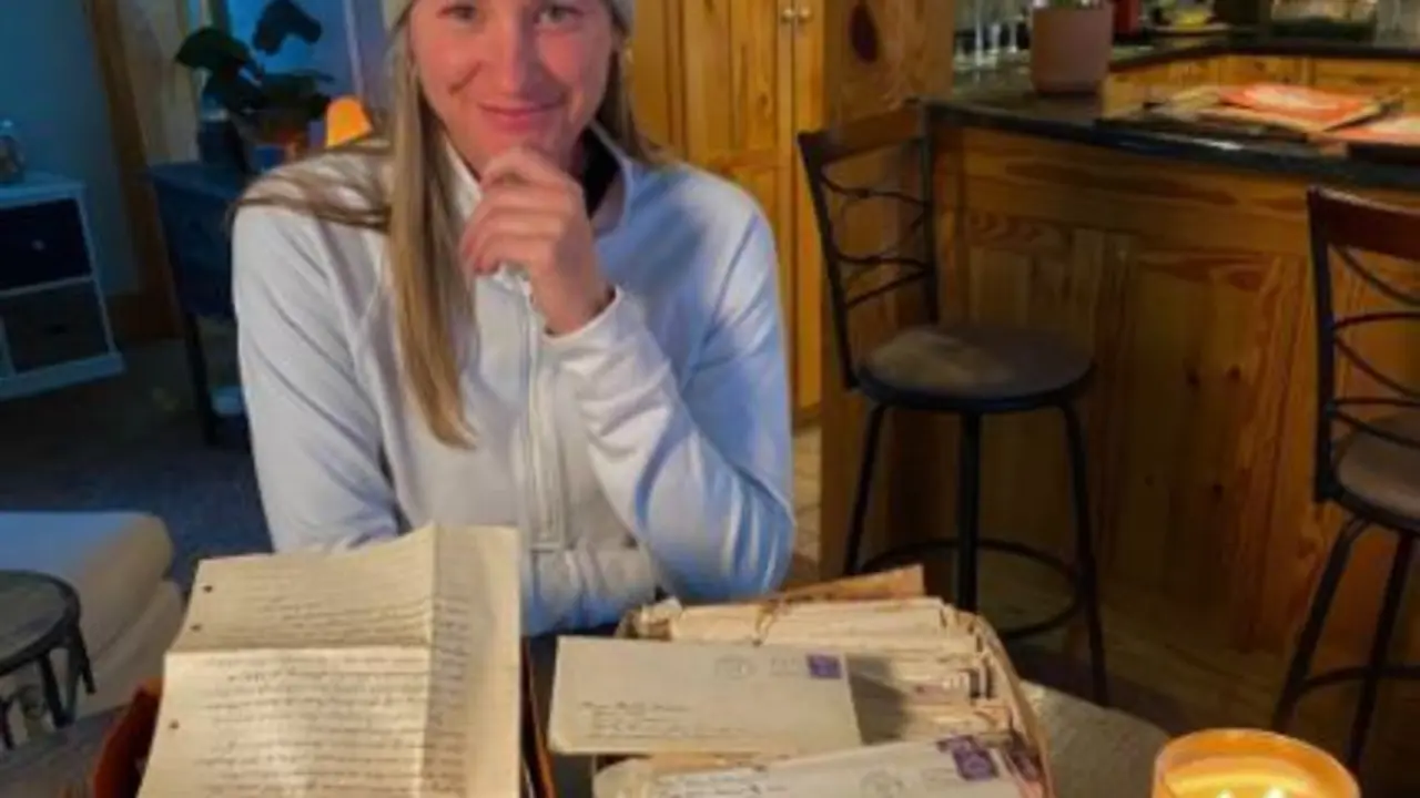 <p> Encuentra unas cartas de amor y se las devuelve a su due&ntilde;o </p>