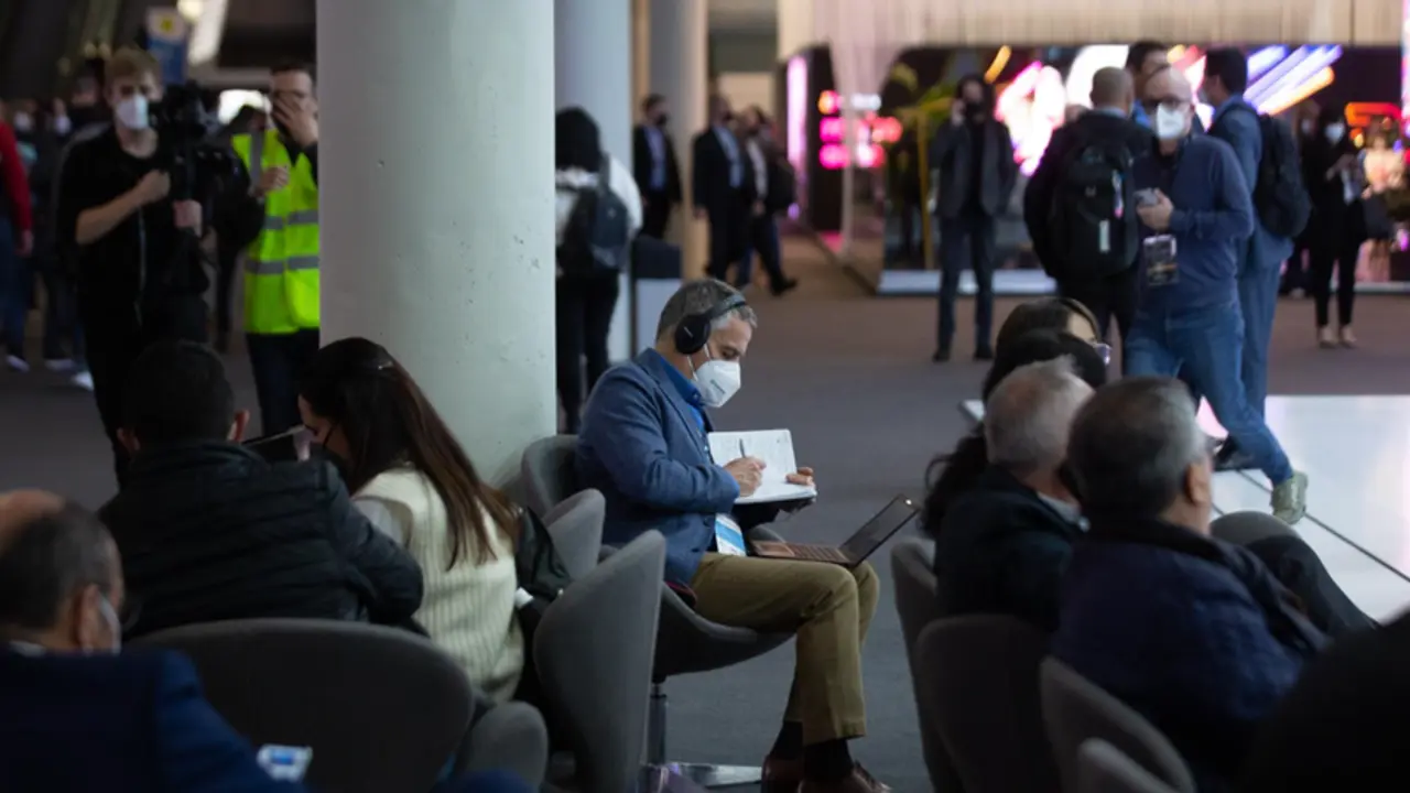 <p> Varias personas en la inauguraci&oacute;n del Mobile World Congress 2022, en Gran Via de Fira de Barcelona, a 28 de febrero de 2022, en L'Hospitalet de Llobregat, Barcelona, Catalunya (Espa&ntilde;a). - David Zorrakino - Europa Press </p>