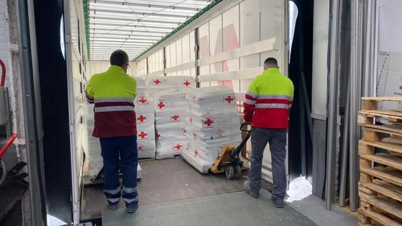 <p> Primer env&iacute;o ayuda humanitaria a Hungr&iacute;a-Ucrania </p>