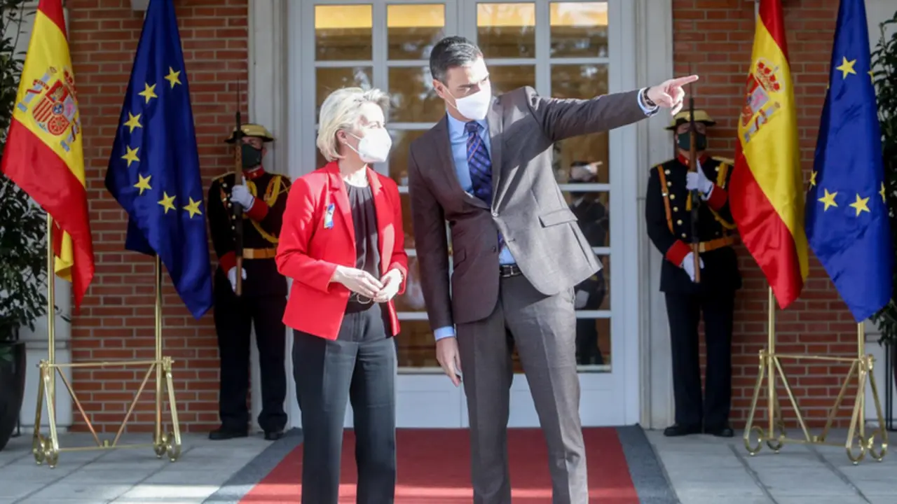 <p> La presidenta de la Comisi&oacute;n Europea, Ursula von der Leyen, se re&uacute;ne con el presidente del Gobierno, Pedro S&aacute;nchez, en La Moncloa, a 5 de marzo de 2022, en Madrid (Espa&ntilde;a). - Ricardo Rubio - Europa Press </p>