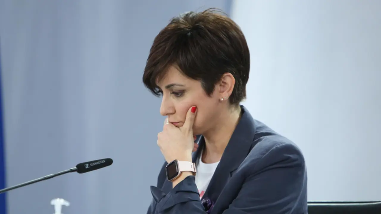 <p> La ministra portavoz, Isabel Rodr&iacute;guez, este martes en la rueda de prensa tras la reuni&oacute;n del Consejo de Ministros. - EUROPA PRESS/R.Rubio.POOL - Europa Press </p>