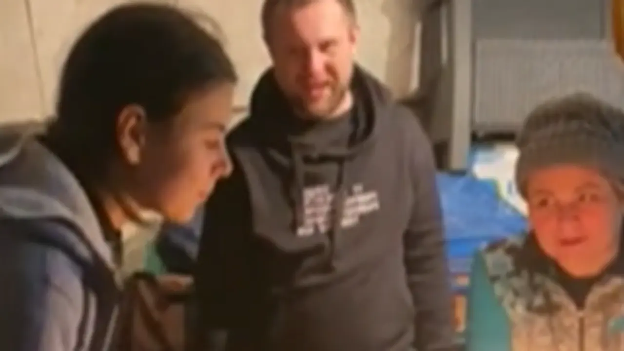 <p> Celebraci&oacute;n del cumplea&ntilde;os en el refugio antia&eacute;reo </p>