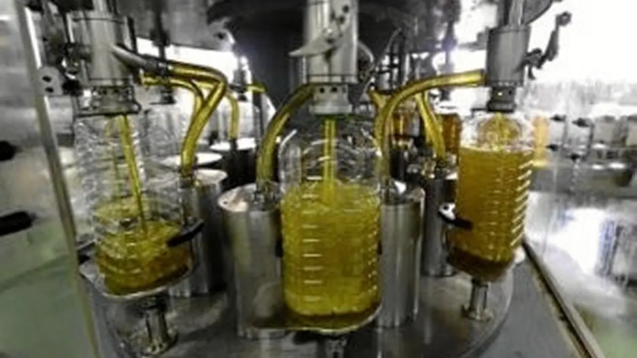 <p> Empresa envasadora de aceite. </p>