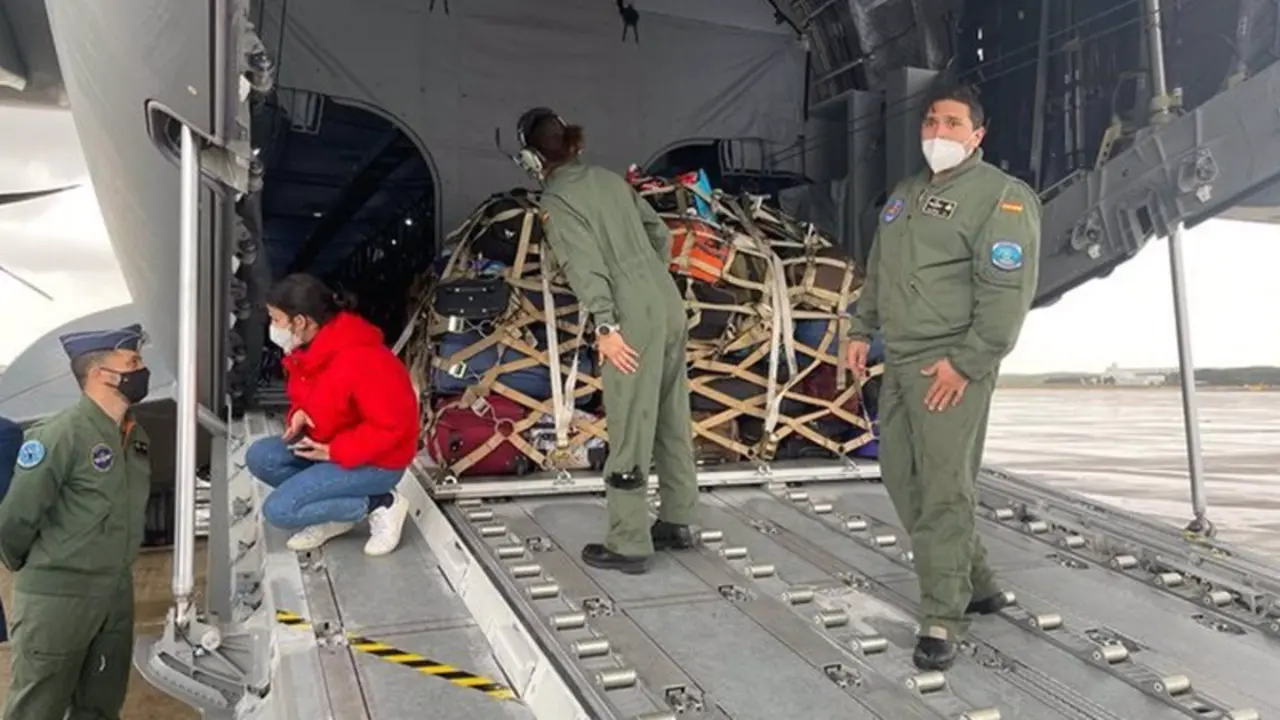 <p> Llegada a Madrid del vuelo con 25 ni&ntilde;os ucranianos enfermos de c&aacute;ncer - GOBIERNO DE ESPA&Ntilde;A </p>