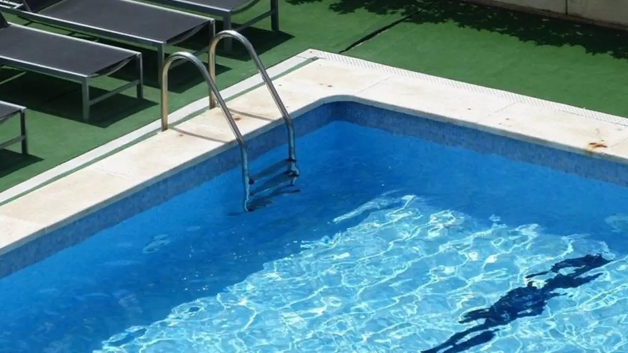 <p> Piscina. ARCHIVO </p>