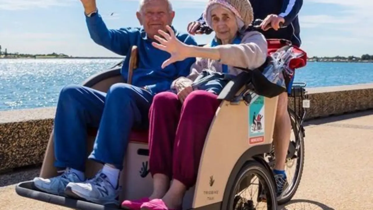 <p> Ciclismo sin Edad en Escocia. Fuente: Good News Network </p>