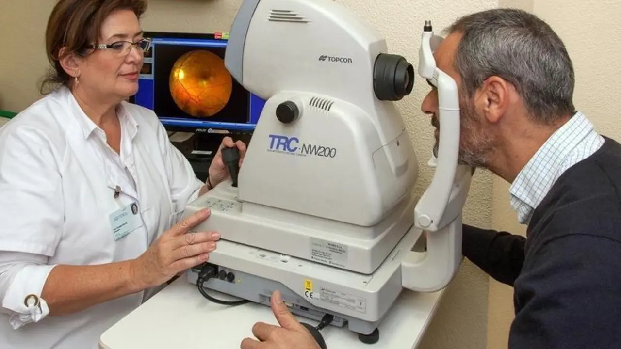 <p> Retin&oacute;grafo digital del Servicio Andaluz de Salud </p>