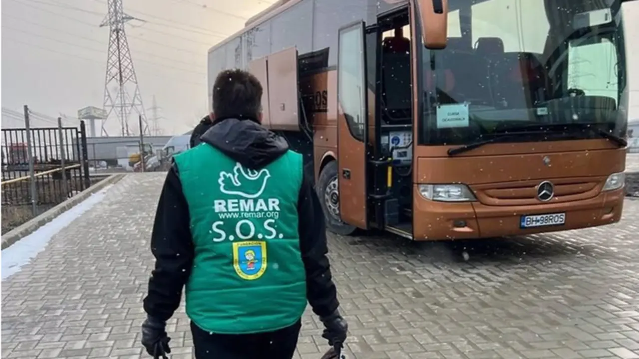 <p> Autobuses de Mensajeros de la Paz-Remar para la evacuaci&oacute;n de refugiados - MENSAJEROS DE LA PAZ </p>