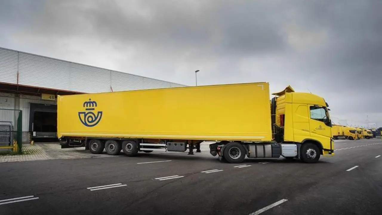 <p> imagen de archivo trailer de Correos </p>