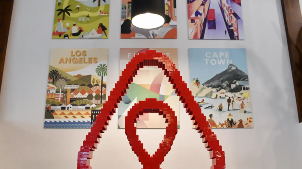 <p> Archivo - Logo de Airbnb. - Jens Kalaene/dpa-Zentralbild/dpa - Archivo </p>