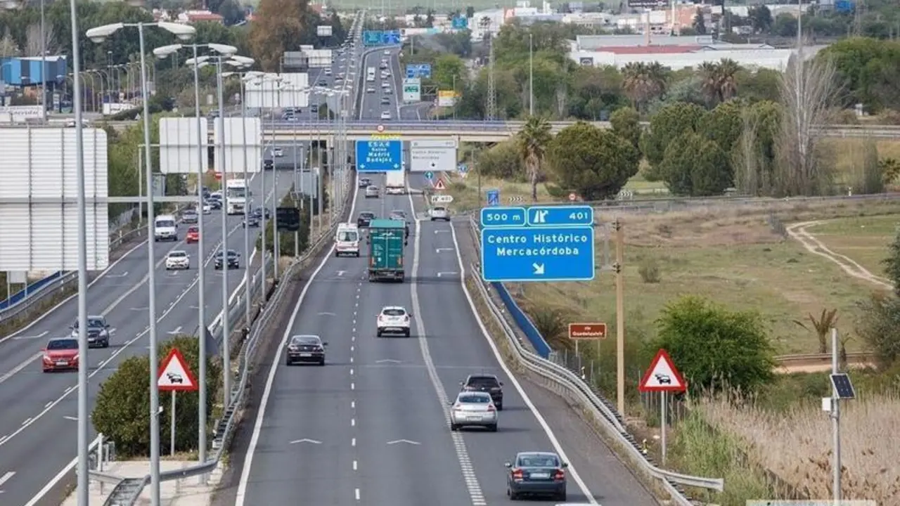 <p> Autov&iacute;a del Sur, A-4. / Jos&eacute; Le&oacute;n </p>