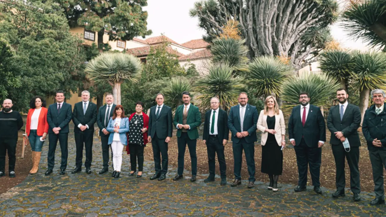 <p> Alcaldes del Grupo de Ciudades Patrimonio de la Humanidad de Espa&ntilde;a - SAN ACOSTA </p>