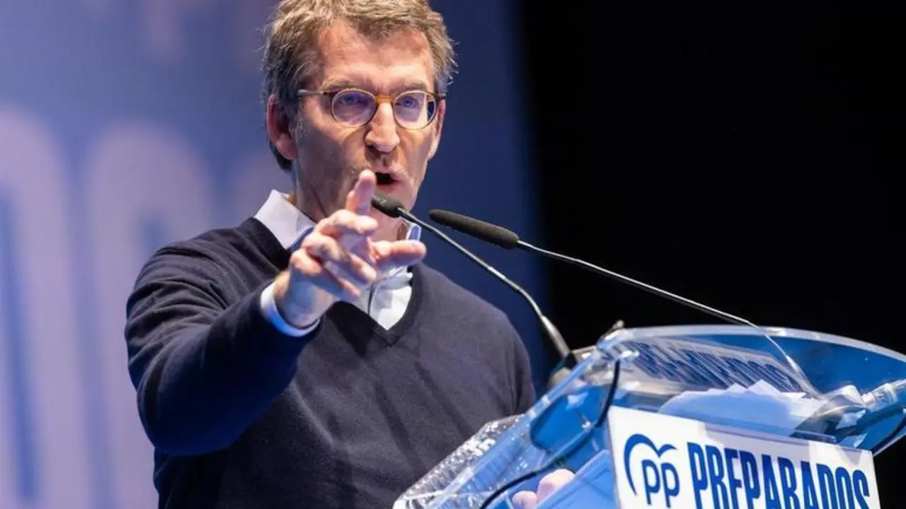 <p> El candidato a la presidencia del PP, Alberto N&uacute;&ntilde;ez Feij&oacute;o, interviene en un acto de cierre de campa&ntilde;a previo al XX Congreso Nacional del PP, en el Palacio de Congresos de M&eacute;rida, a 20 de marzo de 2022, en M&eacute;rida, Badajoz </p>