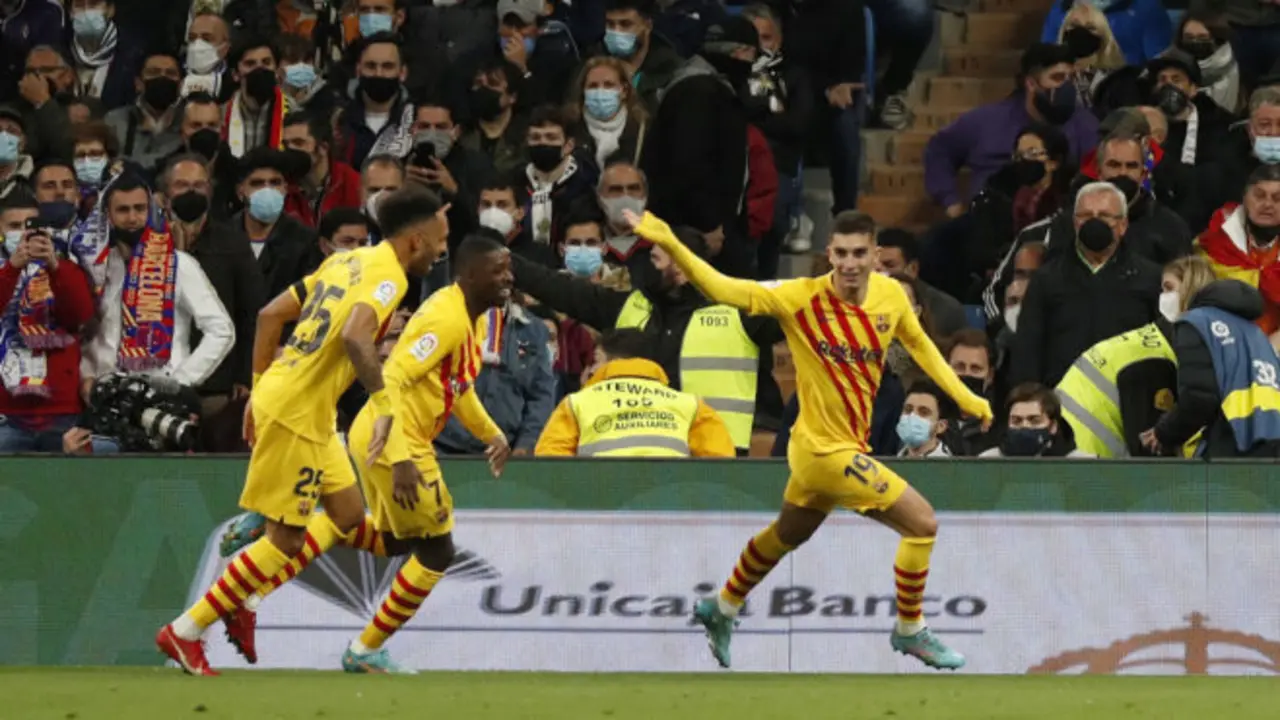 <p> Ferr&aacute;n Torres celebrando el 3er gol del Barcelona frente al Real Madrid </p>