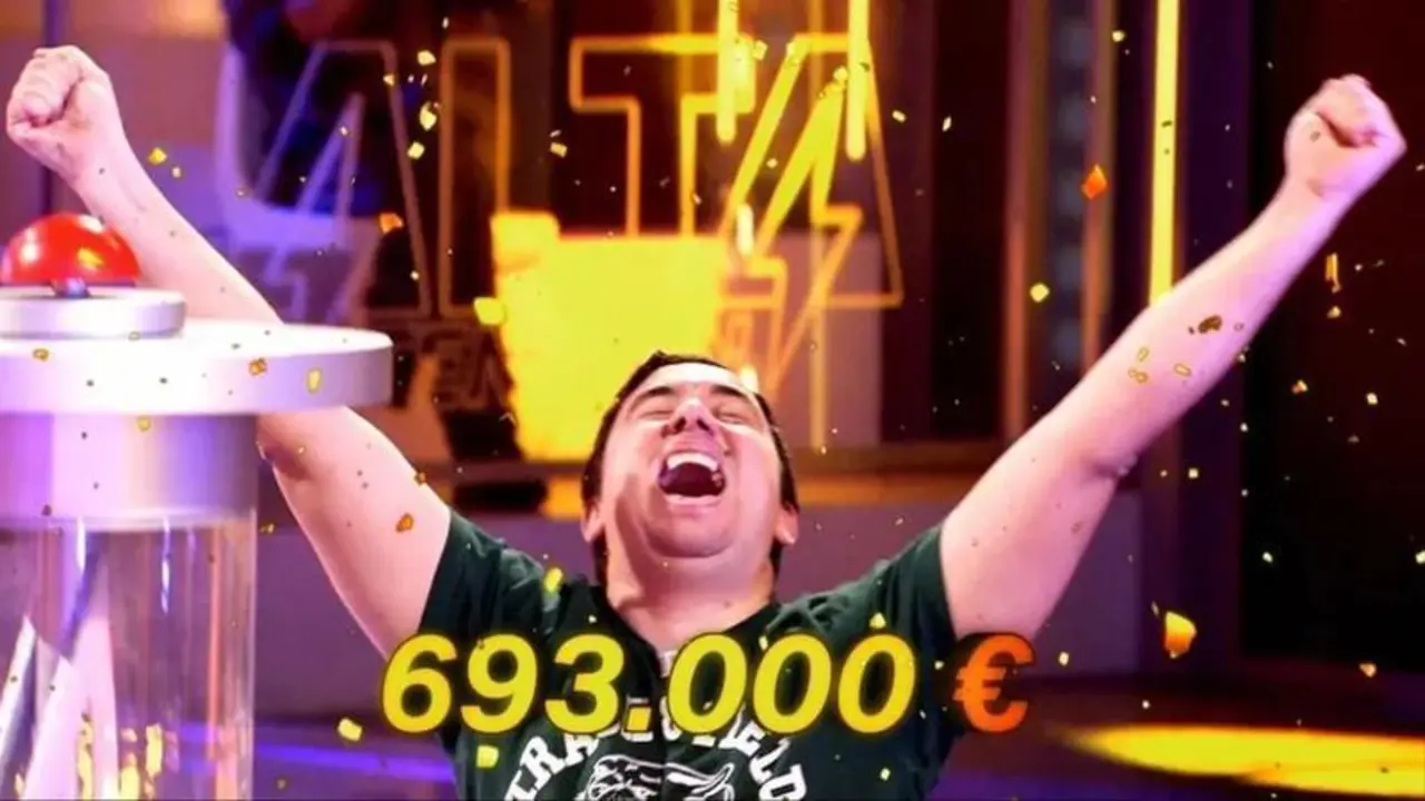 <p> Josu&eacute; tras ganar el mayor premio de la historia de Cuatro. Fuente: Cuatro </p>