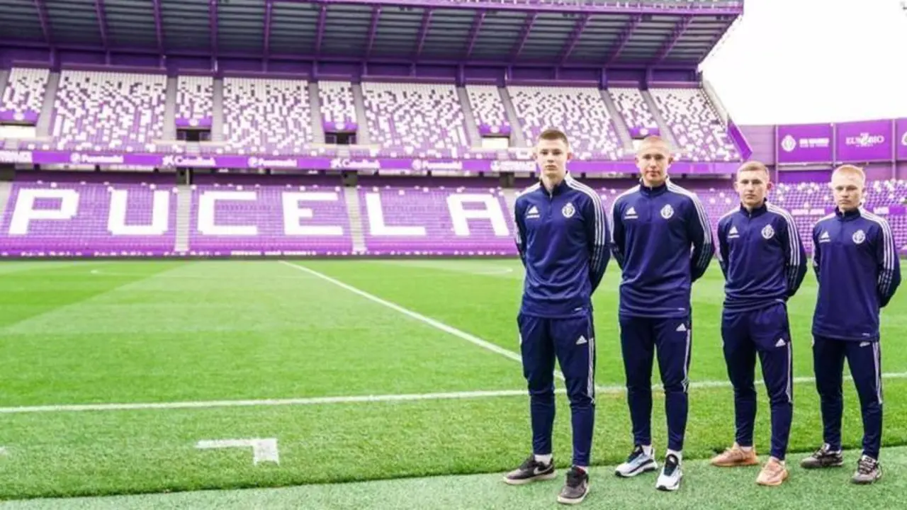 <p> Los cuatro j&oacute;venes ucranianos acogidos en la Residencia de J&oacute;venes Jugadores del Real Valladolid. - REAL VALLADOLID </p>