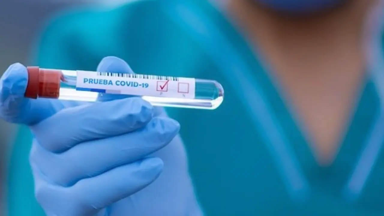 <p> Archivo - Aunando ventajas de la PCR y de los test r&aacute;pidos, RAP-ID19 pretende aumentar la fiabilidad de los diagn&oacute;sticos de COVID-19. / - FERNANDO ZHIMINAICELA/UCC-UCM - Archivo </p>