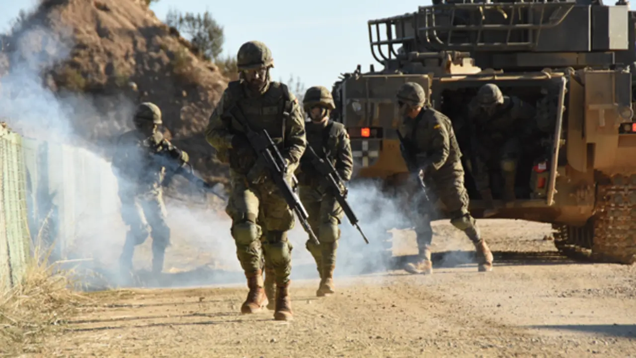 <p> Combate en ambiente des&eacute;rtico de la BRI X </p>