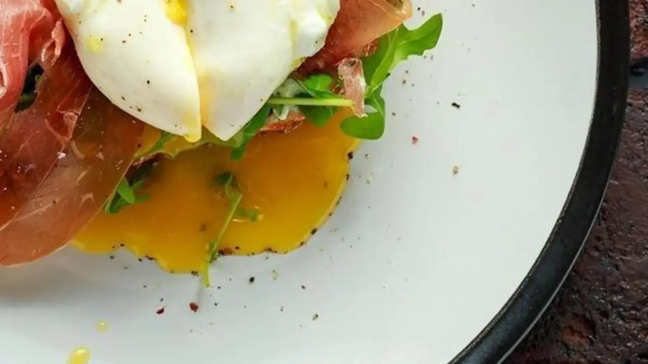 <p> Tostada de huevo y jam&oacute;n </p>