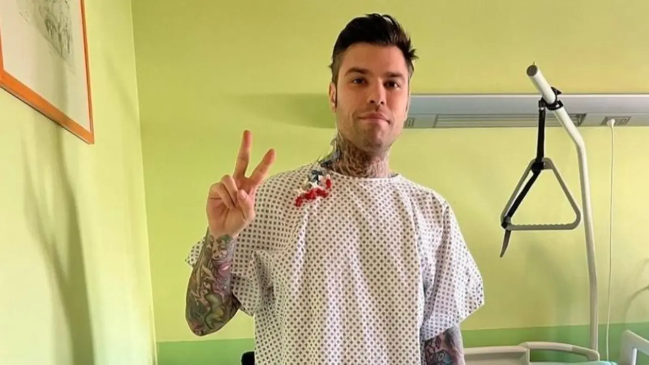 <p> Fedez desde el hospital </p>