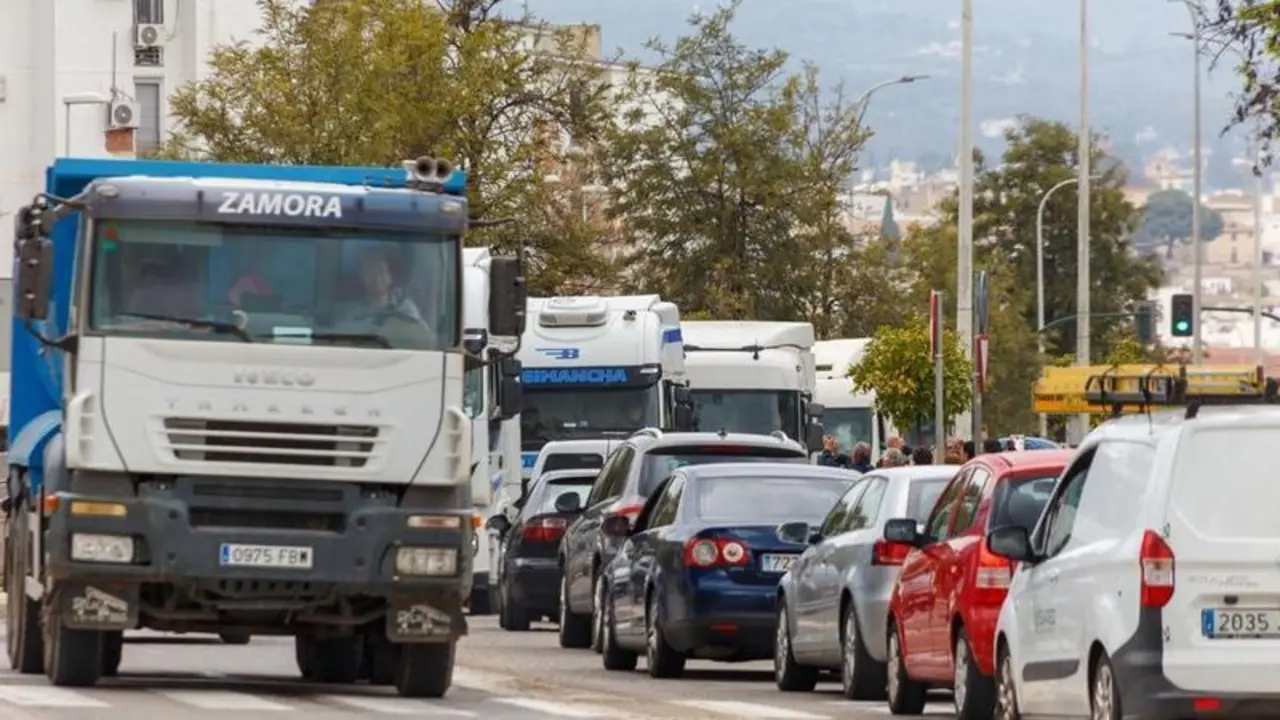 <p> Huelga de transportistas en C&oacute;rdoba. Fuente: Jos&eacute; Le&oacute;n </p>