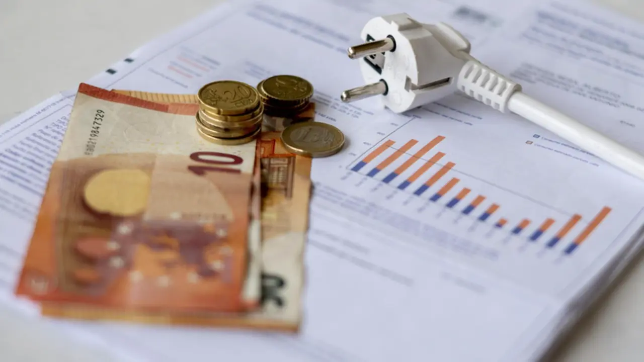 <p> Un factura de la luz - Alberto Ortega - Europa Press </p>