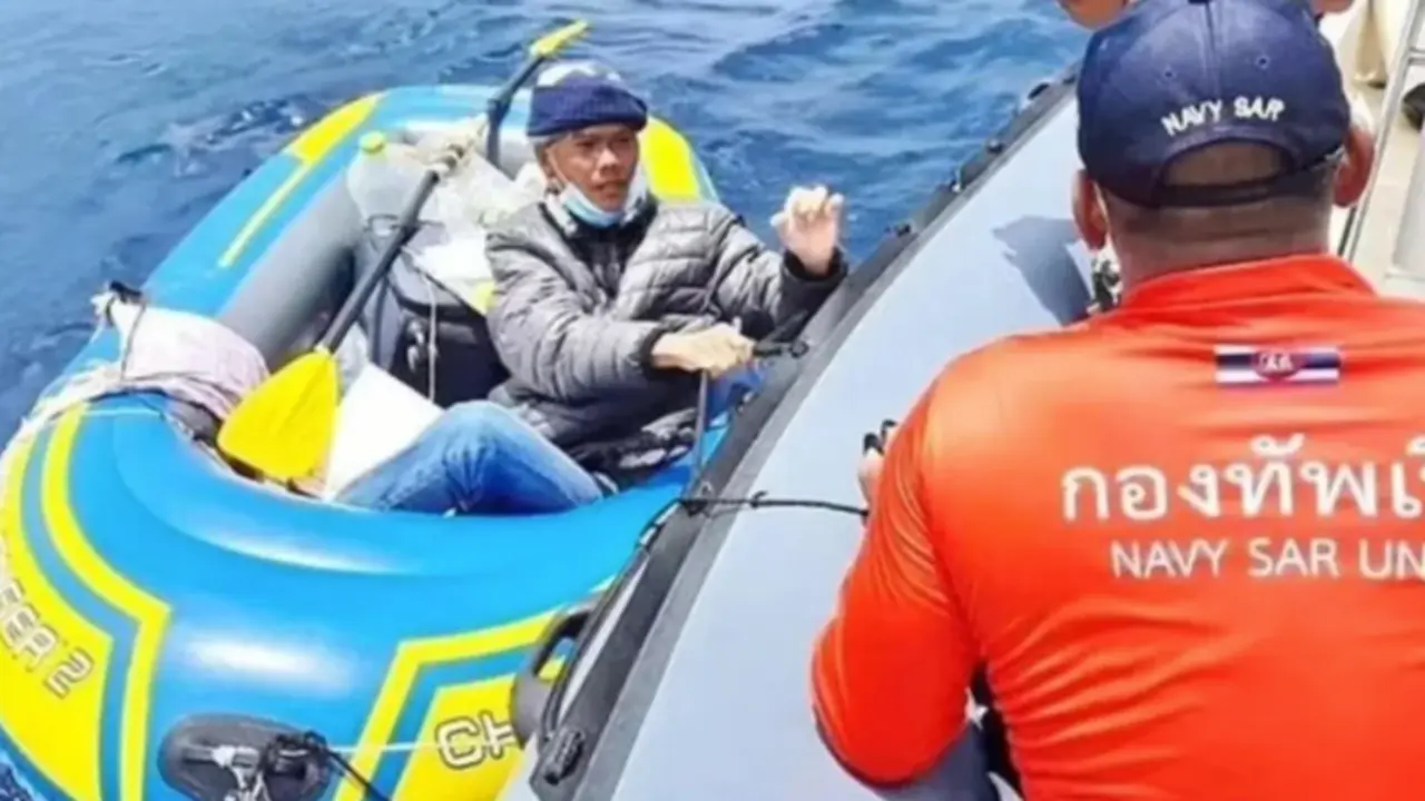 <p> Imagen del rescate a Ho Hoang Hung. Fuente Facebook: Third Naval Area Command </p>