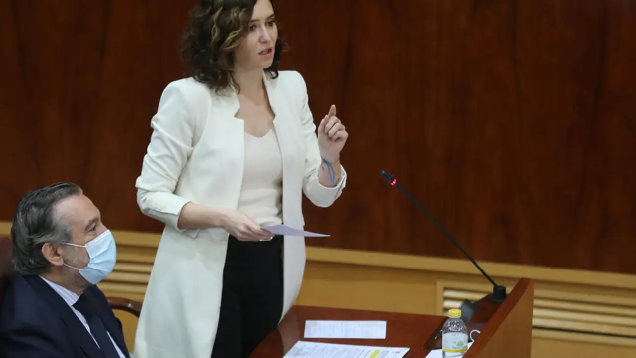 <p> La presidenta de la Comunidad Madrid, Isabel D&iacute;az Ayuso, interviene en una sesi&oacute;n plenaria en la Asamblea de Madrid, a 24 de marzo de 2022, en Madrid (Espa&ntilde;a). El pleno gira en torno al debate sobre el Proyecto de Ley de medidas urgentes para el impulso d - Isabel Infantes - Europa Press </p>
