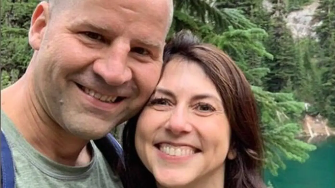 <p> MacKenzie Scott y Dan Jewett, Giving Pledge </p>