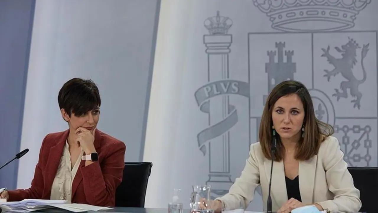 <p> Isabel Rodr&iacute;guez e Ione Belarra </p>