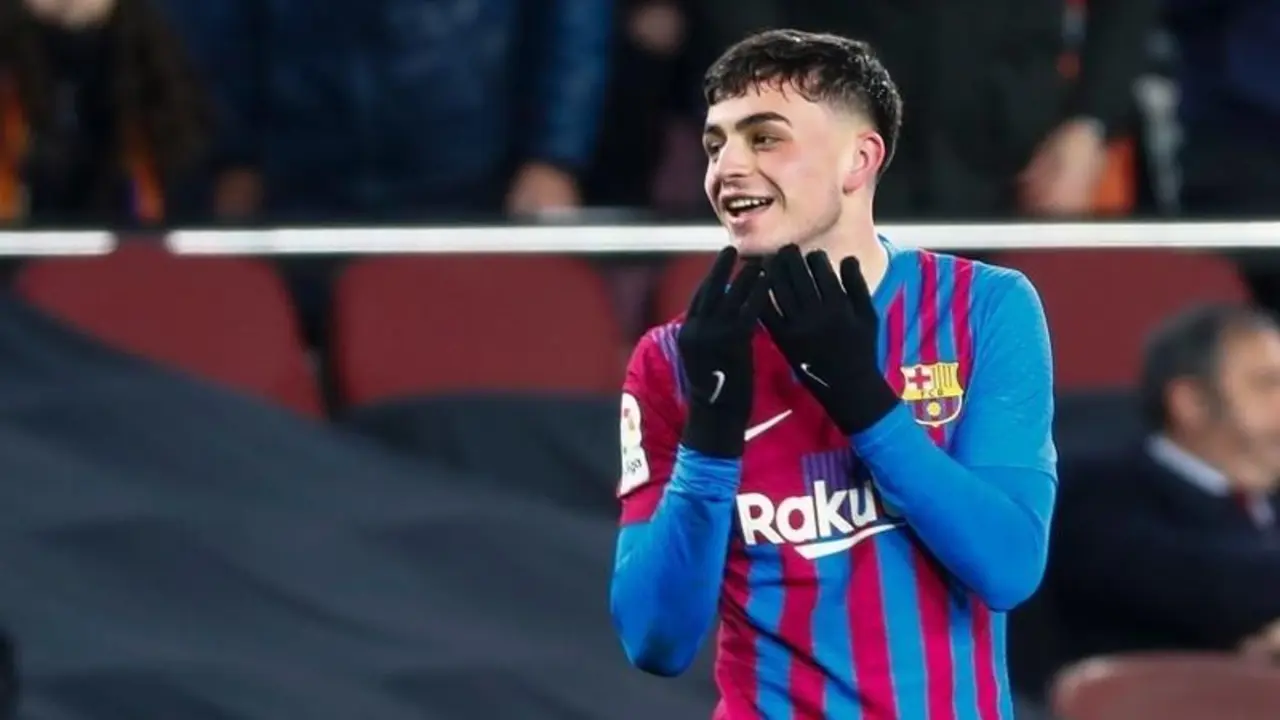 <p> Pedri celebrando su golazo contra el Sevilla </p>