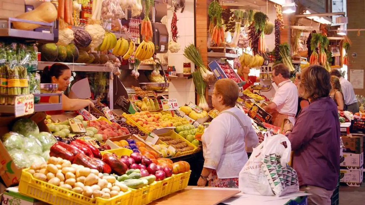 <p> Mercado de abastos andaluz </p>