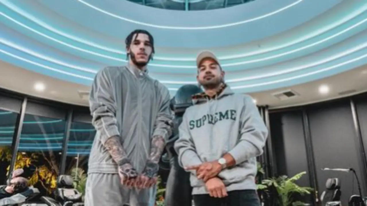 <p> Jos&eacute; Contreras y el jugador de la NBA, Lonzo Ball | @joseecd </p>