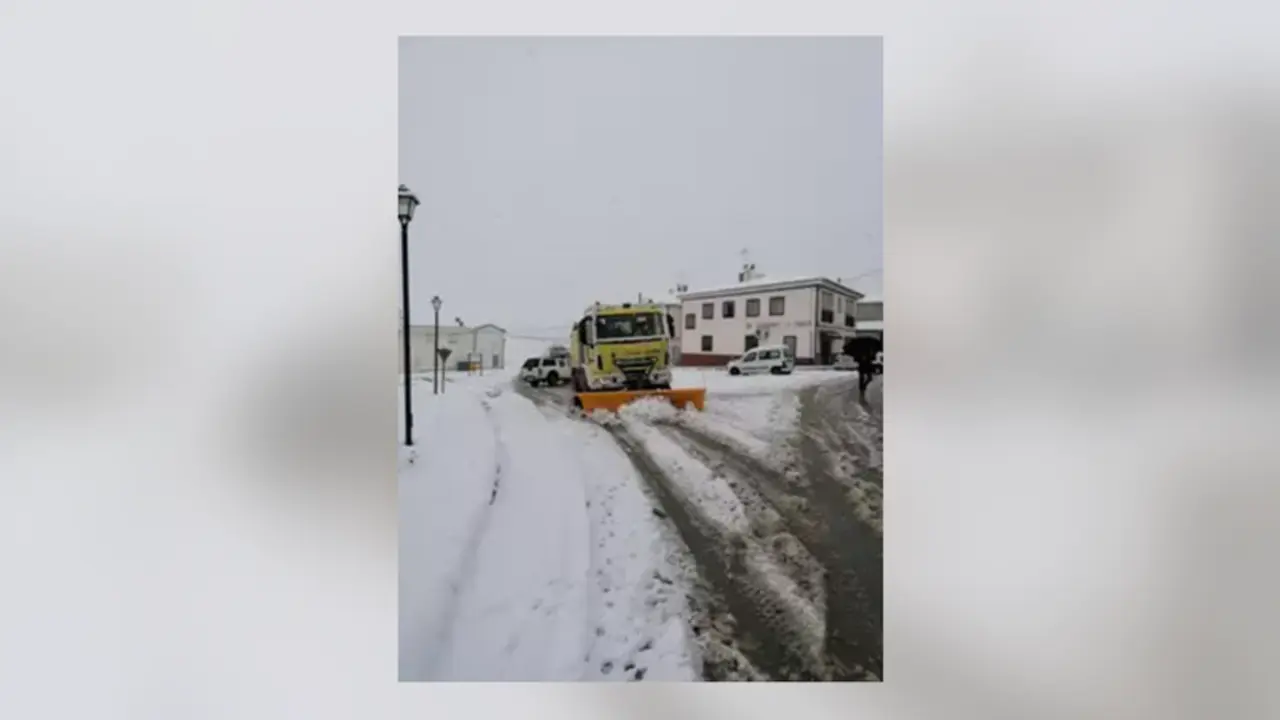 <p> Activado el Plan de Protecci&oacute;n Civil de Nevadas y Olas de Fr&iacute;o, en fase de en preemergencia situaci&oacute;n 0, como consecuencia de nevadas en las pedan&iacute;as altas de Moratalla (Murcia). Fuente: Europa Press </p>