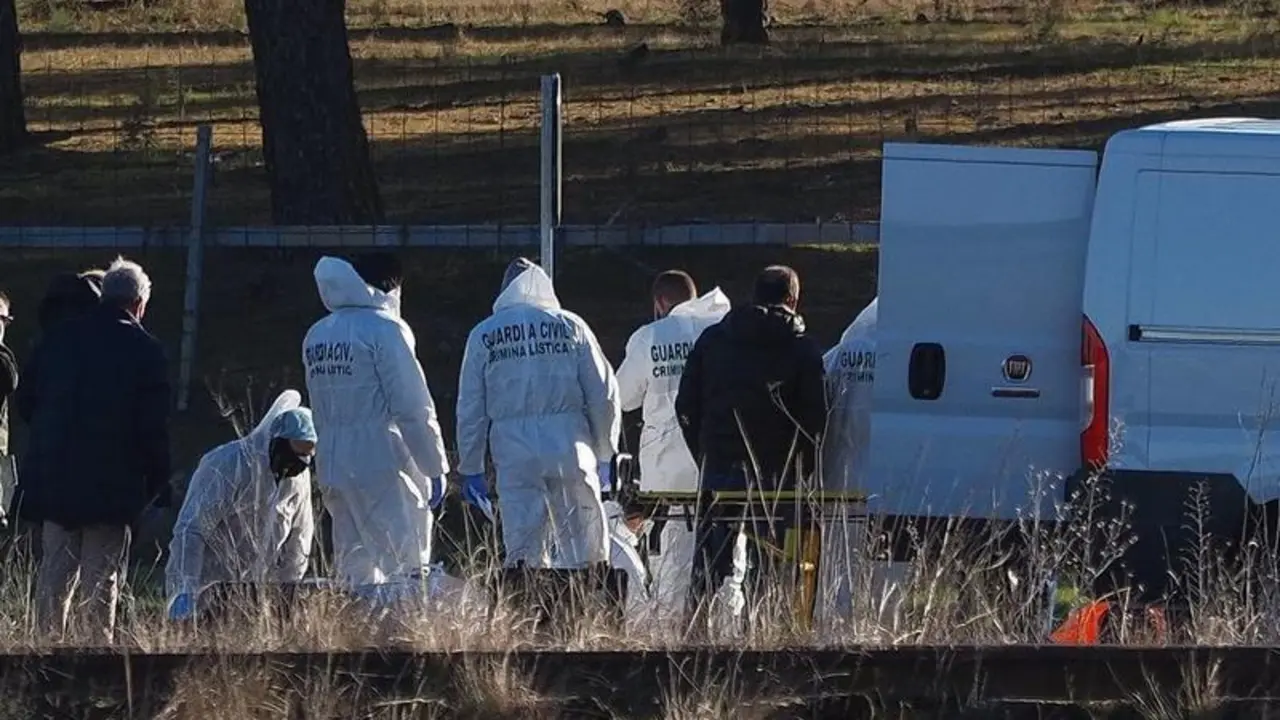 05/02/2022 Levantamiento del cad&radic;&deg;ver de una mujer encontrado a tres kil&radic;&ge;metros de Traspinedo, que se ha confirmado que era el de Esther L&radic;&ge;pez, a 5 de febrero de 2022, en Valladolid (Espa&radic;&plusmn;a). El jefe de la Comandancia de la Guardia Civil de Valladolid, Miguel Recio, sospecha que pod&radic;&ne;a tratarse del cad&radic;&deg;ver de Esther L&radic;&ge;pez de la Rosa, de 35 a&radic;&plusmn;os vecina de Traspinedo, desaparecida el 13 de enero.
POLITICA 
Photogenic/Claudia Alba - Europa Press
