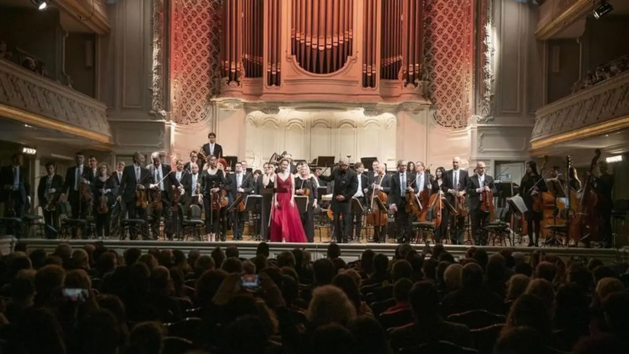 <p> LA ORQUESTA DE VAL&Egrave;NCIA OBTIENE UN GRAN &Eacute;XITO INTERPRETATIVO Y DE P&Uacute;BLICO EN SU NUEVA VISITA A PAR&Iacute;S </p>